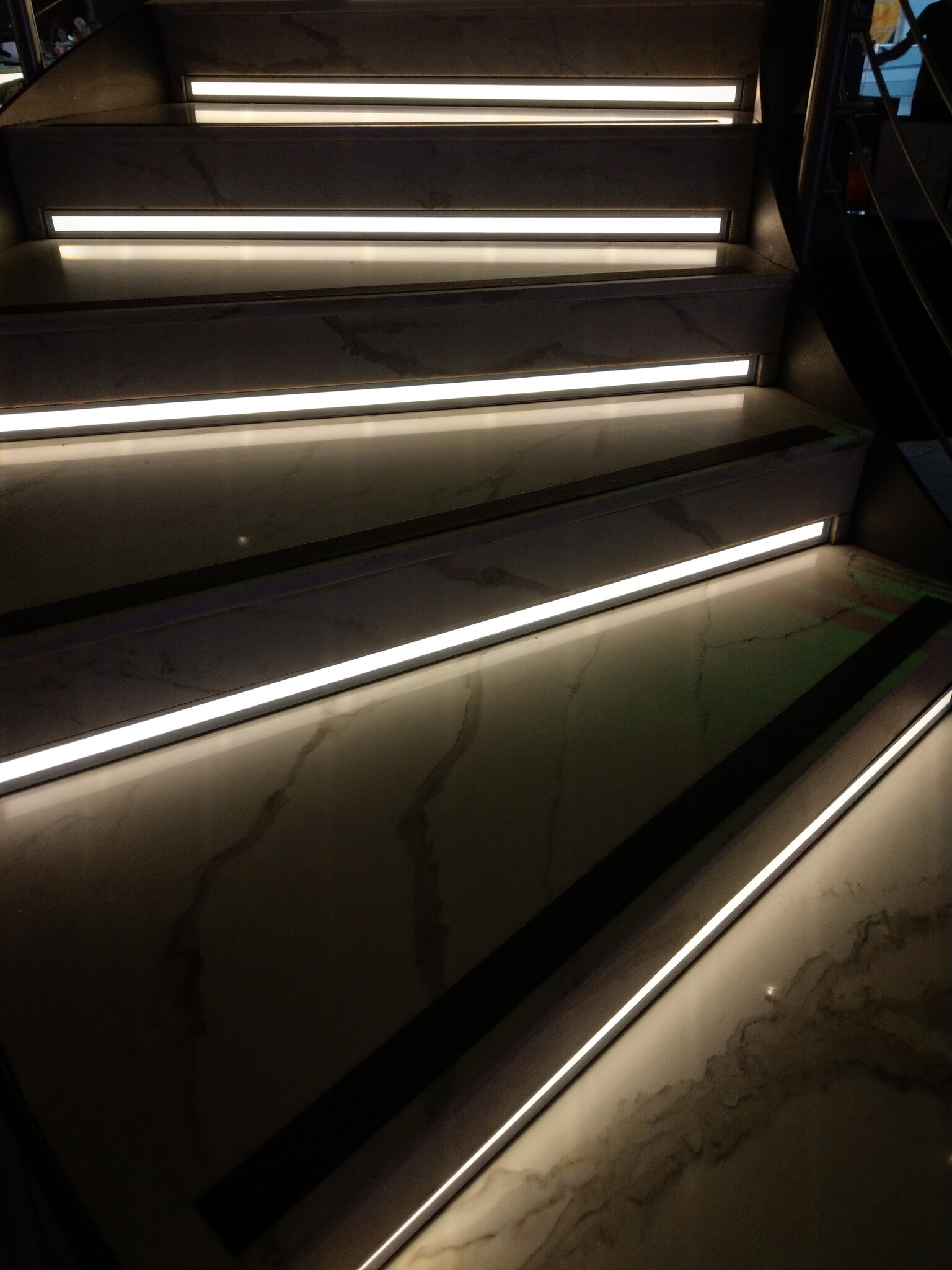 Inbouw LED profiel infrezen in trap