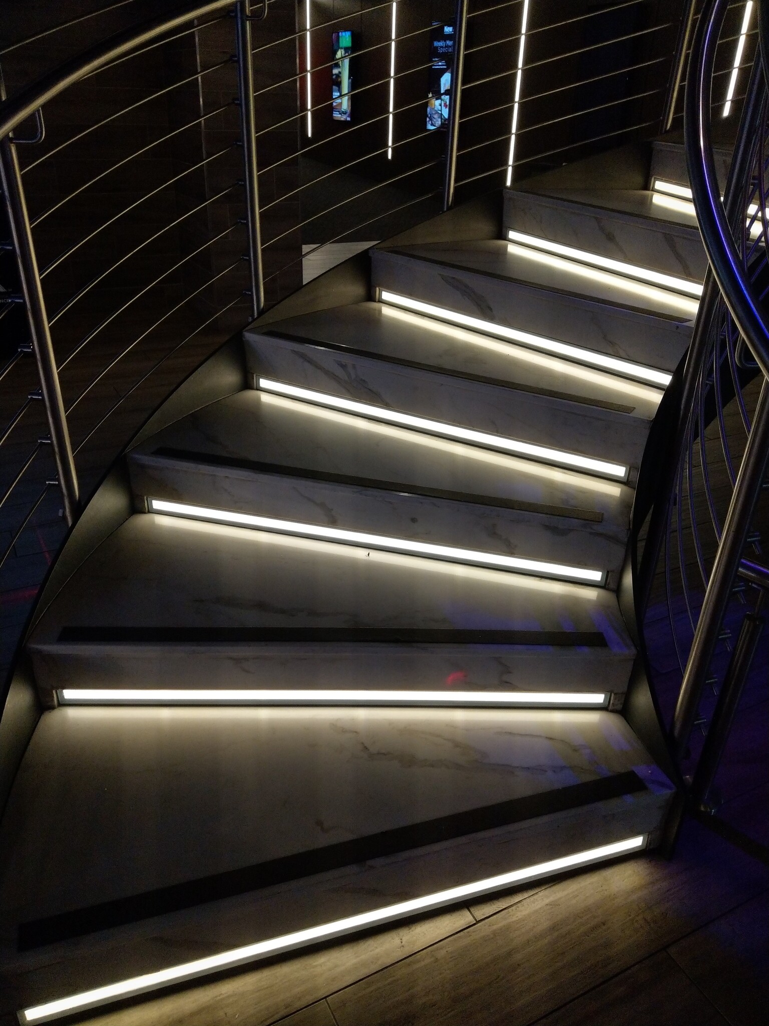LED profiel met COB LED strip in trap