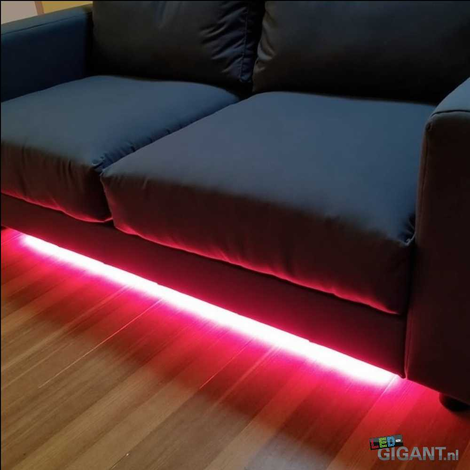 Hoe installeer ik LED strips onder de bank