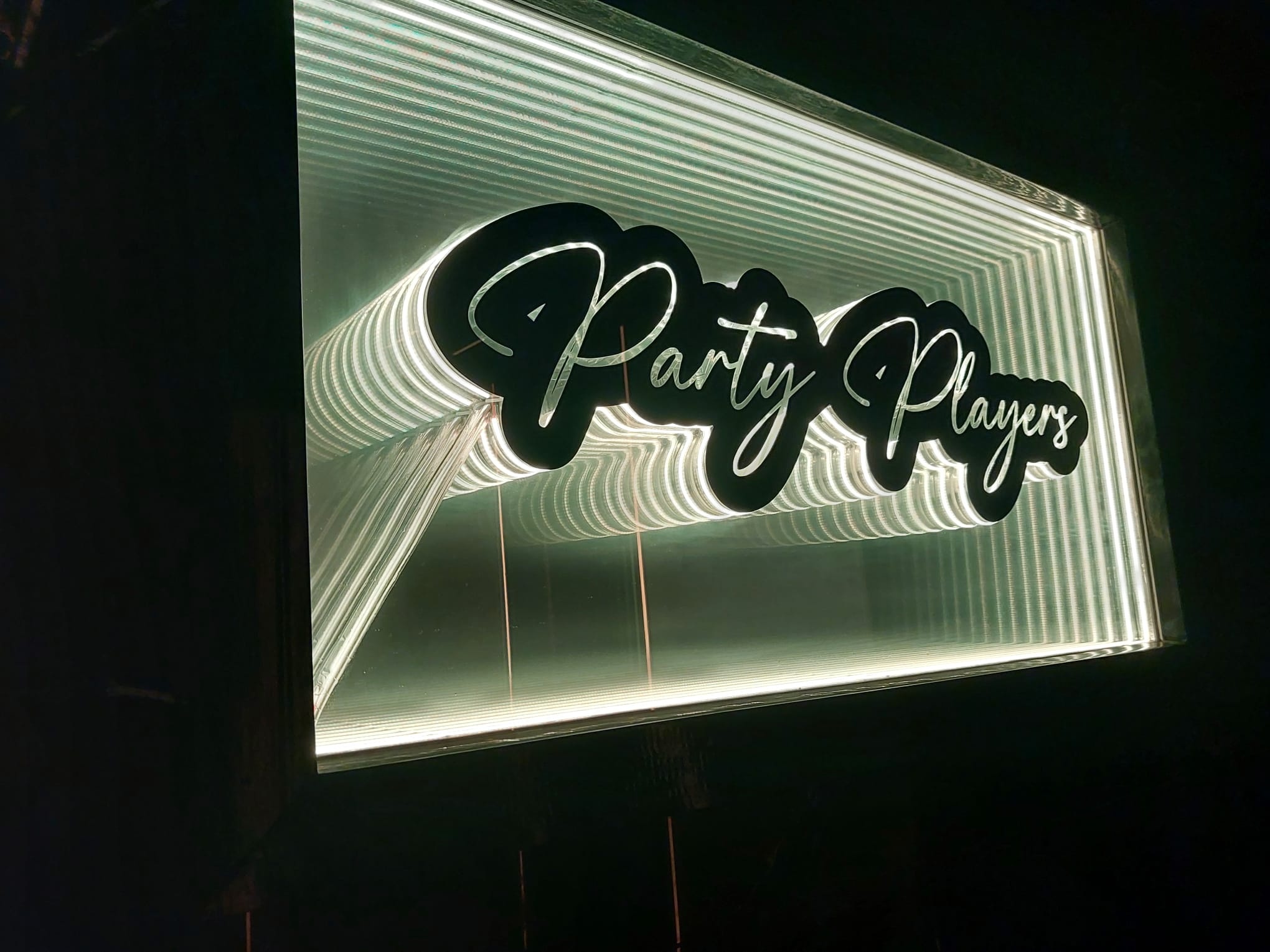 Infinity mirror met LED strips