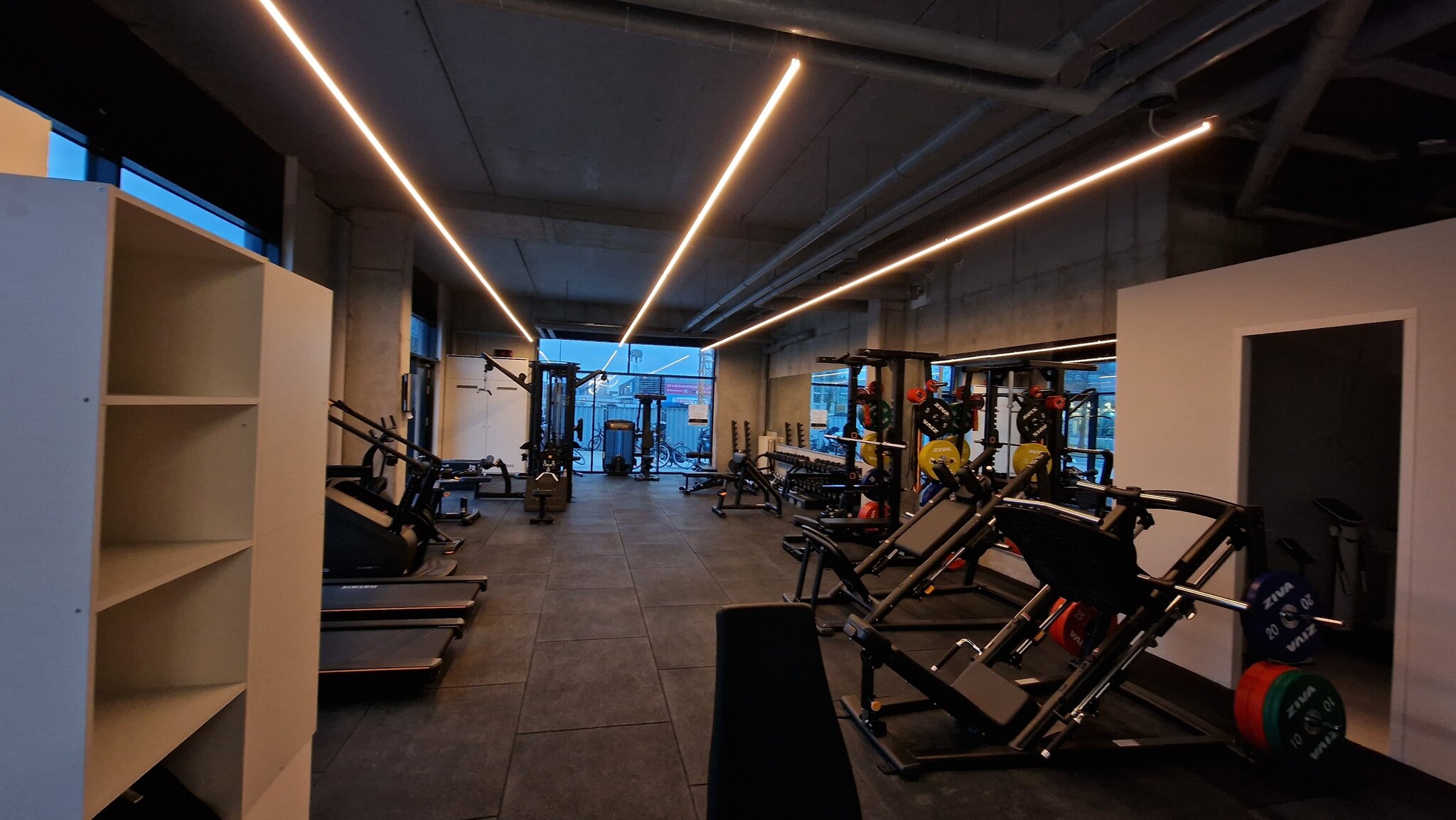Duurzame sportschool verlichting met LED strips