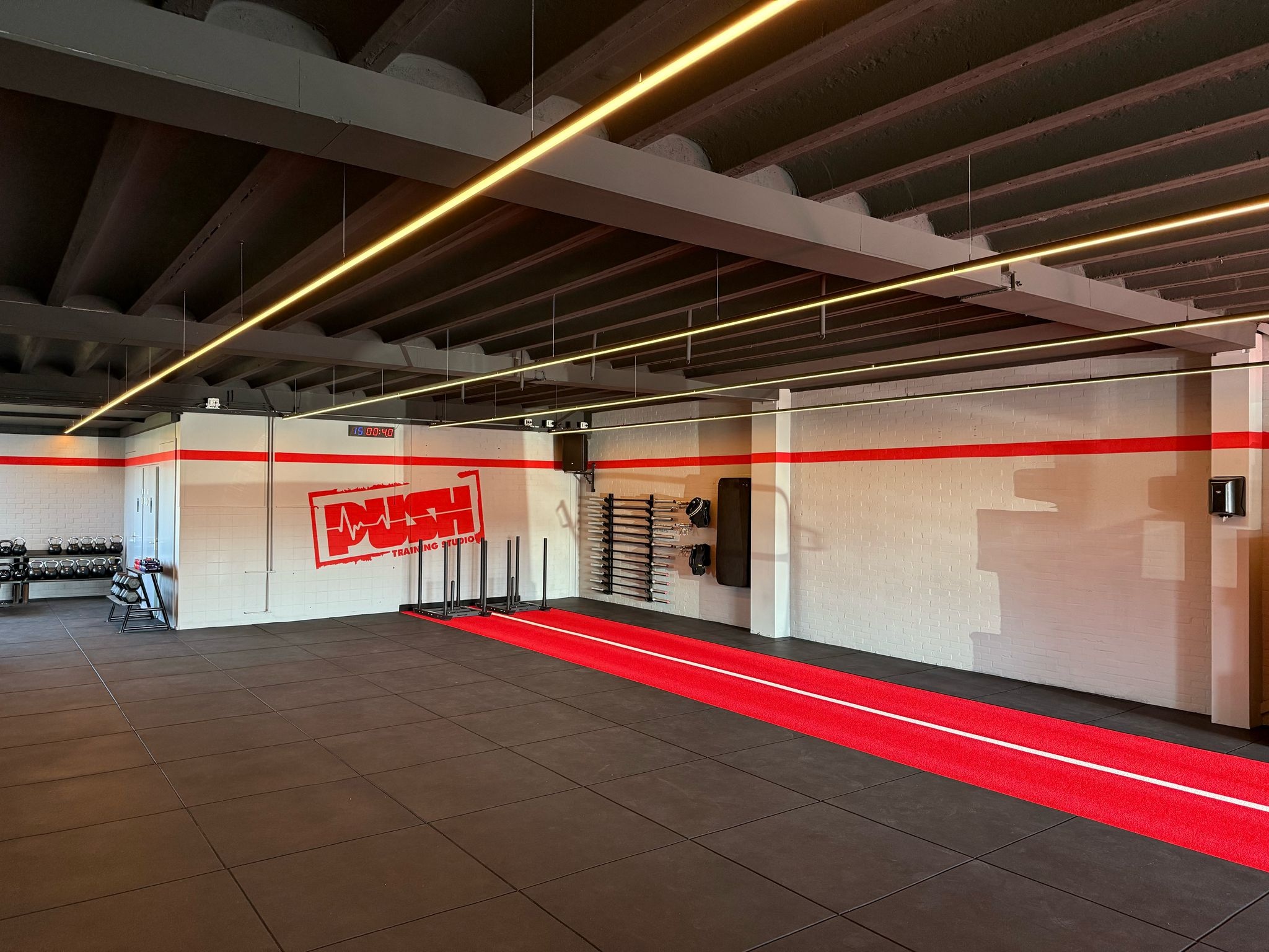 Complete lichtlijnen geleverd bij PUSH training studio's Nieuwegein