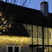 LED ijspegels kerstverlichting 2x0,4m – Warm wit 2400K – Zwart snoer – 230V systeem (IP65)