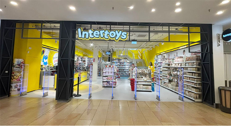 Complete winkel verlichting geleverd retailketen Intertoys Gelderlandplein te Amstelveen