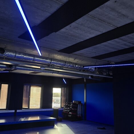 Unieke LED profielen in speelse opstelling bij sportschool Profit te Purmerend