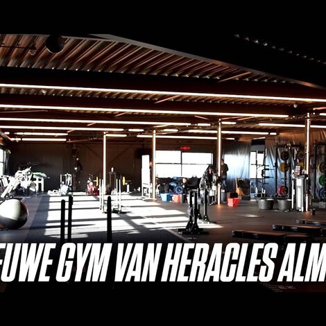 Levering lichtlijnen Heracles Almelo in huis Gym