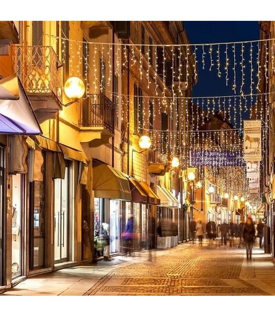 LED ijspegel kerstverlichting 2x0,4m – Koud wit 6500K – Zwart snoer – 230V systeem (IP65)