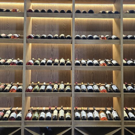 Wijnkasten hotel Limburg