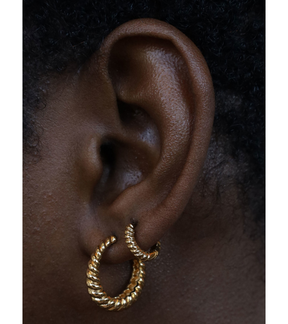 T.I.T.S. TITS Croissant Hoop Oorbel Goud