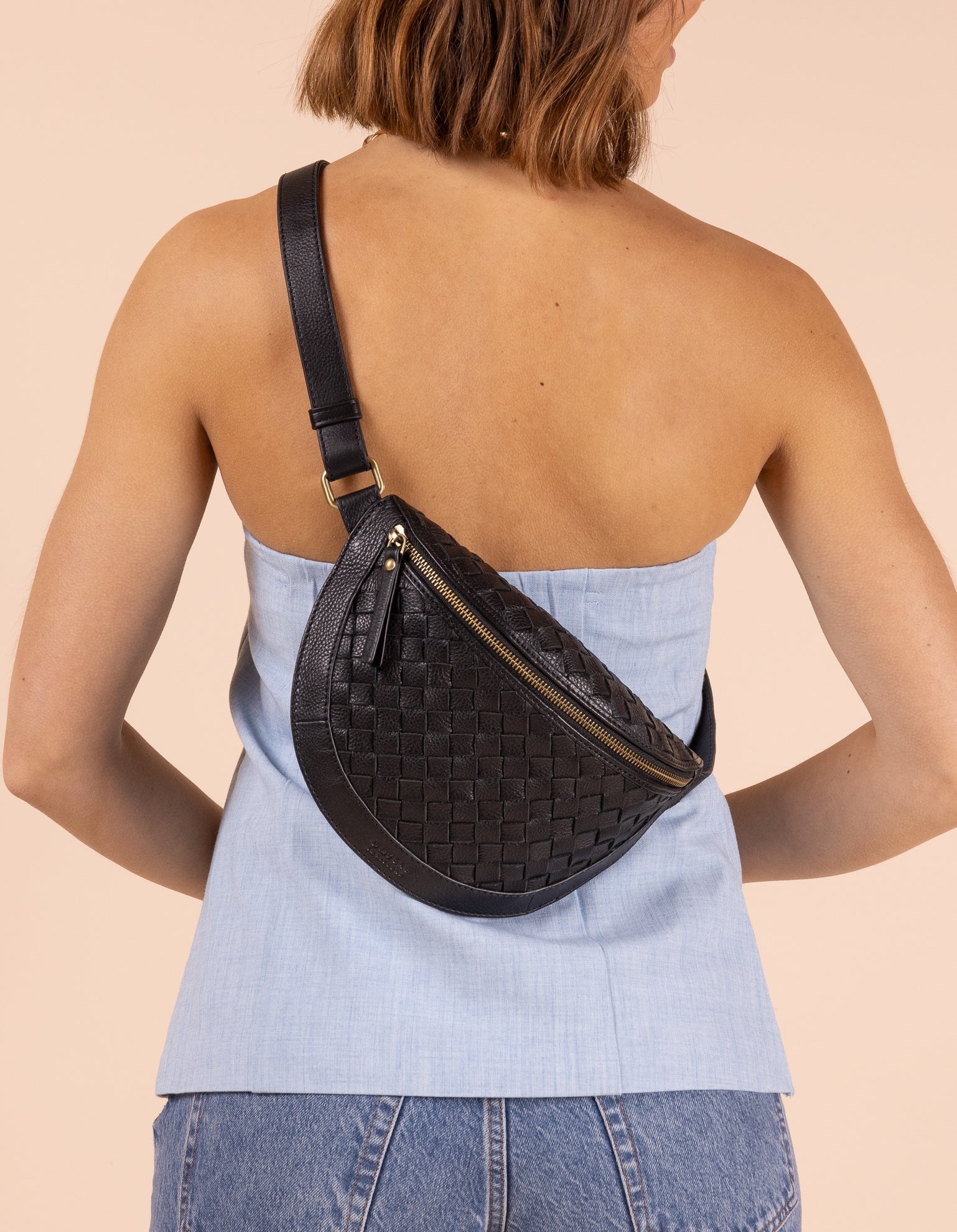 O My Bag O My Bag Ray Bum Bag Woven Soft Grain Leather Black "OMB-E197NW	"