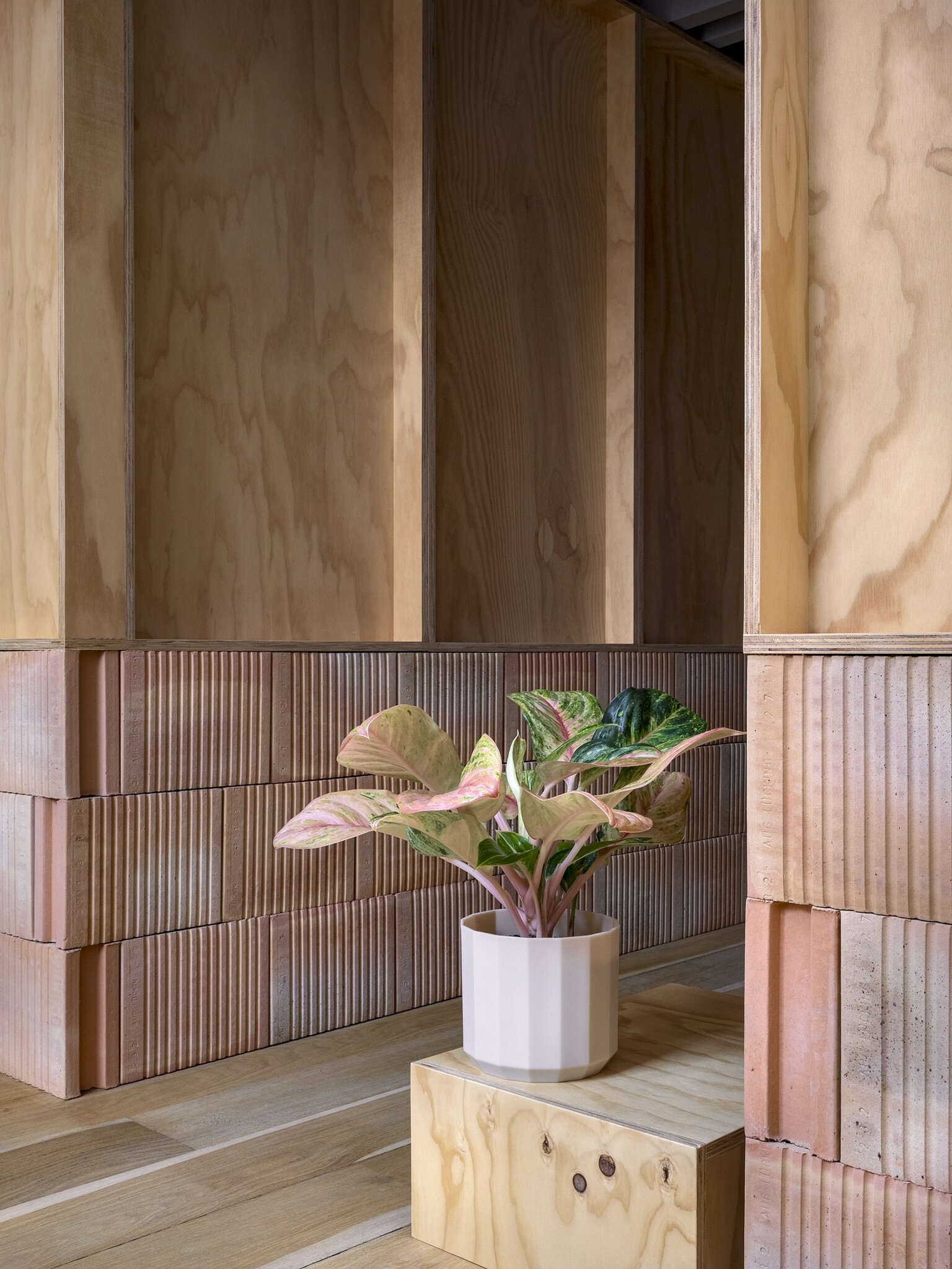 Elho Elho Plant Pot Facet Round 19 Cm