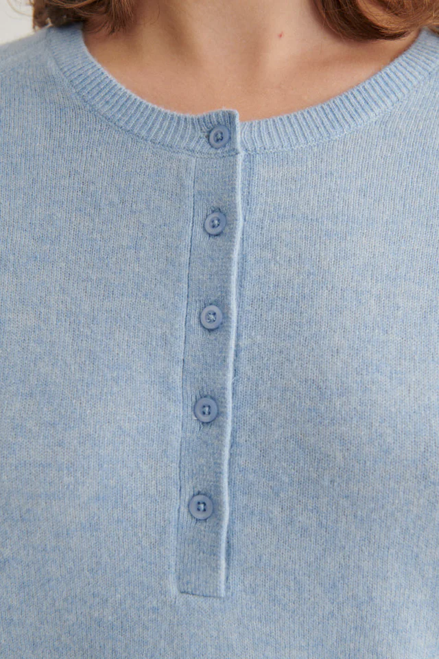 Basic Apparel Basic Apparel Selem Granddad Tee - Light Blue