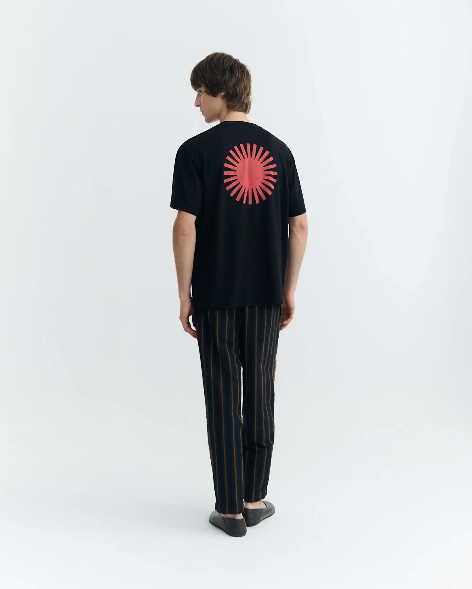 Thinking Mu Thinking Mu Sol Contrast  Aaron Black Tee Red Back Sun