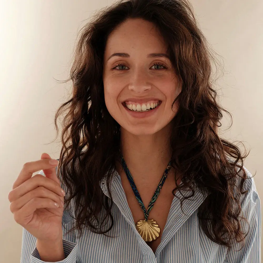 A Beautiful Story A Beautiful Story Statement Shell Sari Ketting Messing