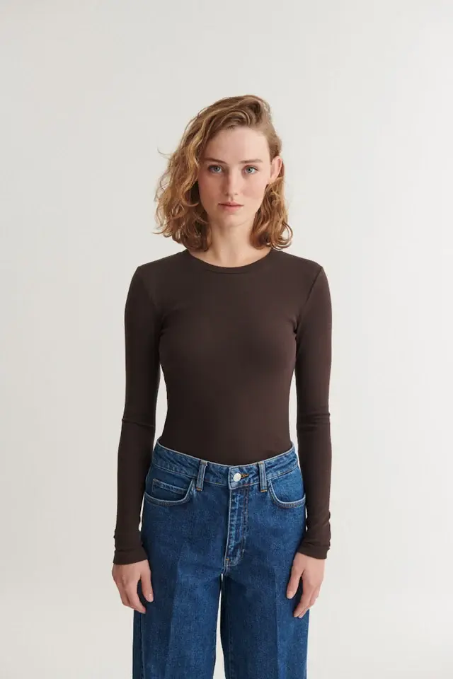 Basic Apparel Basic Apparel Ludmilla LS Tee Chocolate Torte