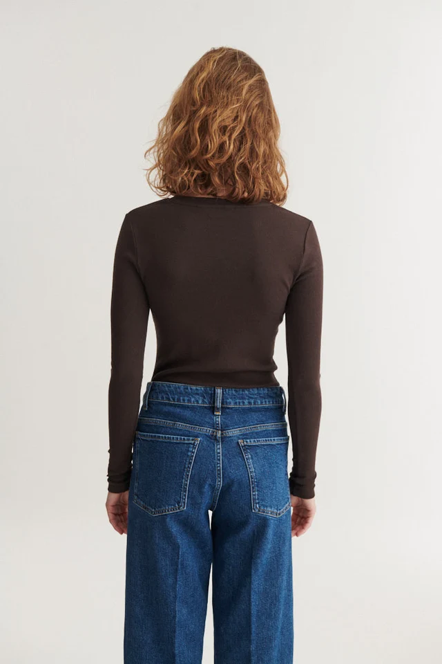 Basic Apparel Basic Apparel Ludmilla LS Tee Chocolate Torte