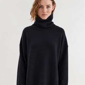 Basic Apparel Liz T-Neck Navy