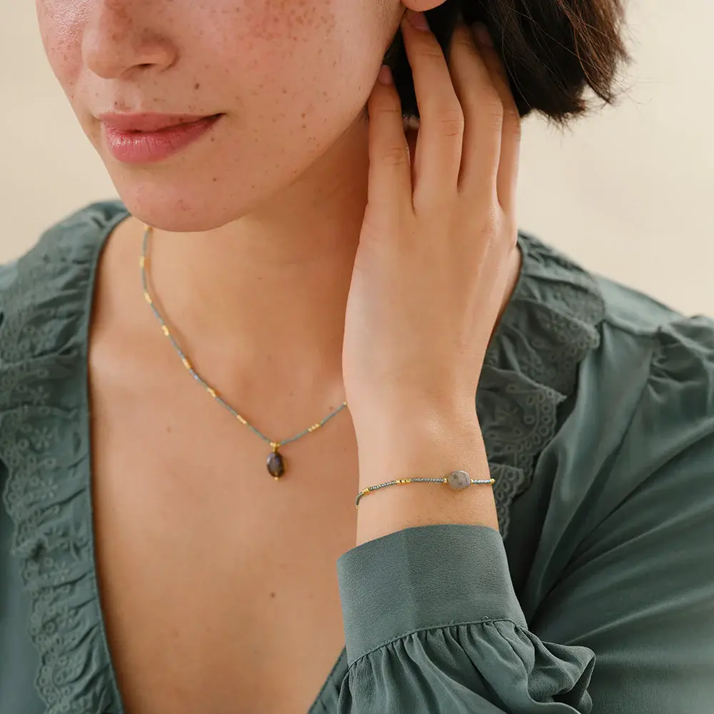 A Beautiful Story A Beautiful Story Wanting Labradorite Bracelet Gold