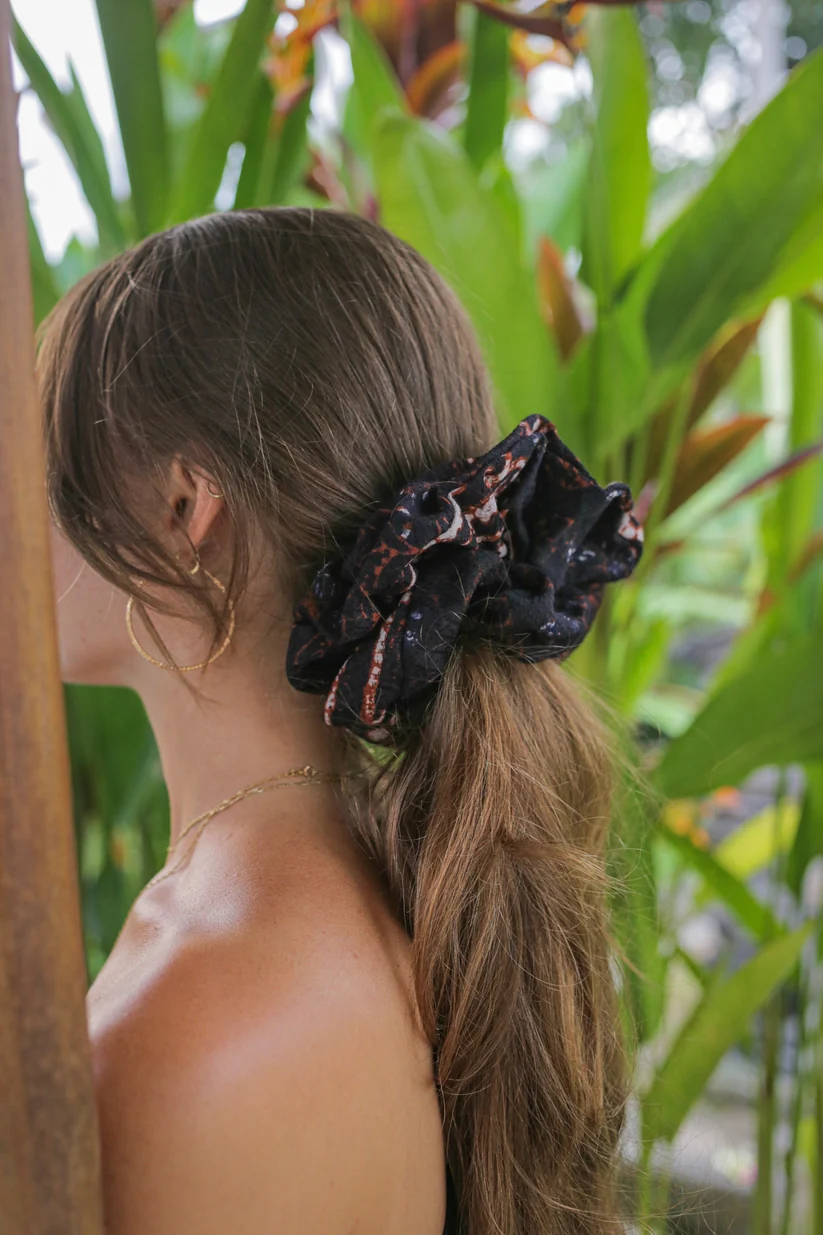 STUDIO BATIK BATIK Studio Batik Batik Scrunchie Cokelat