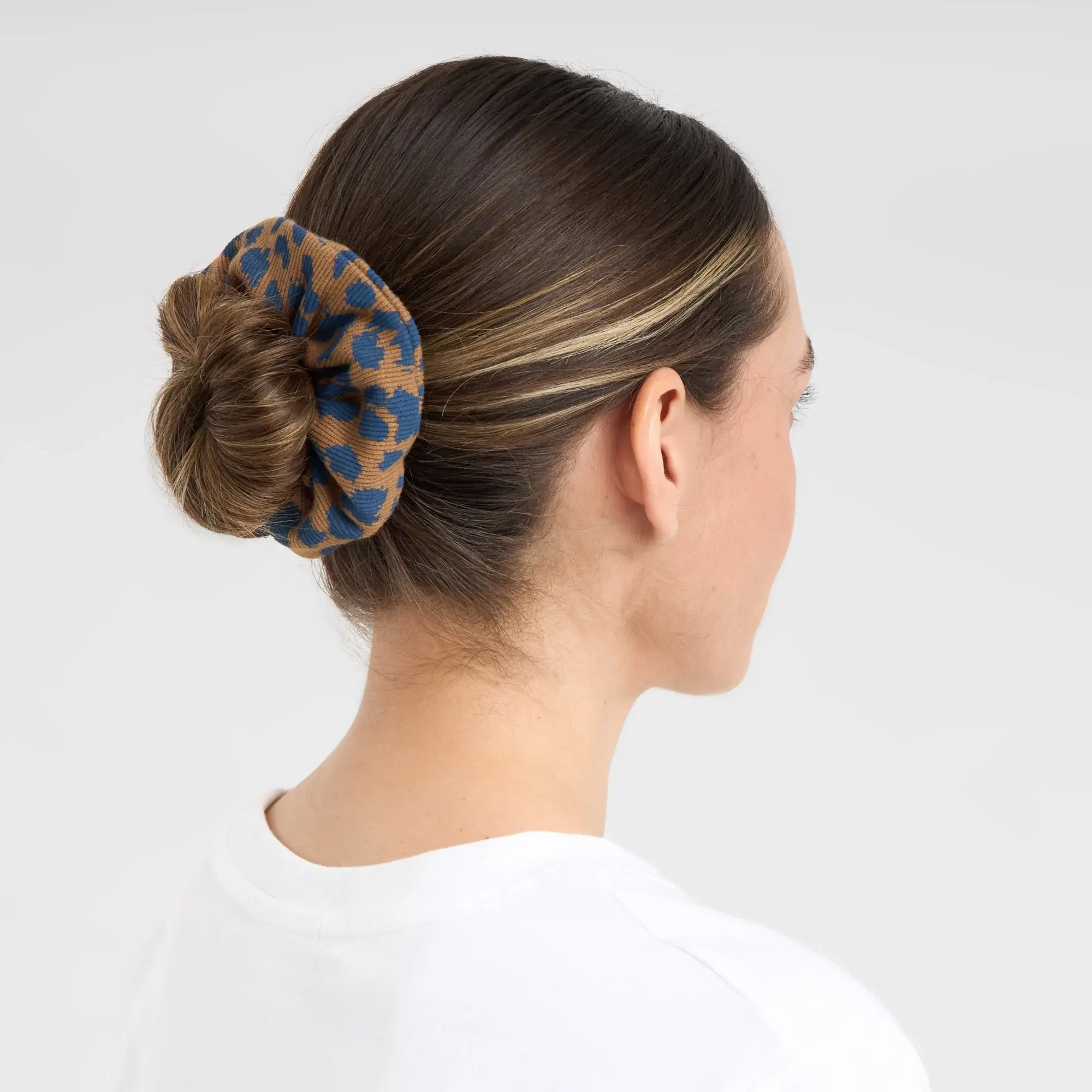 Dedicated Dedicated Scrunchie Rib Leopard Light Brown