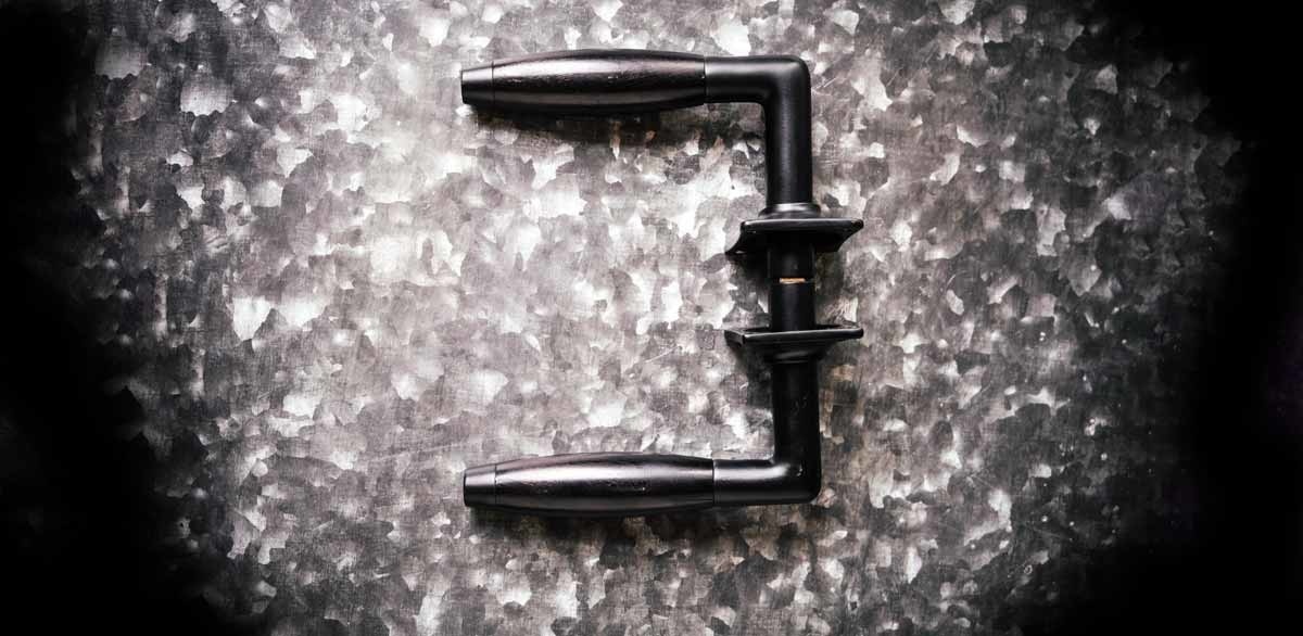 Klassieke deurklink, onze geveerde variant. 