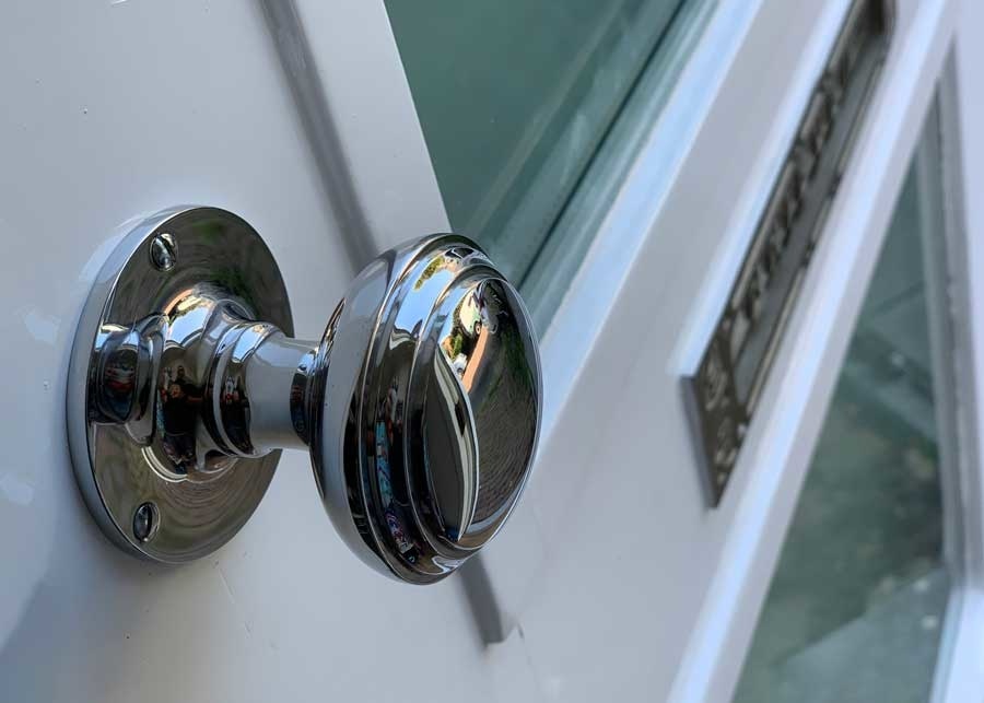 Het verschil tussen binnen- en buitendeurbeslag