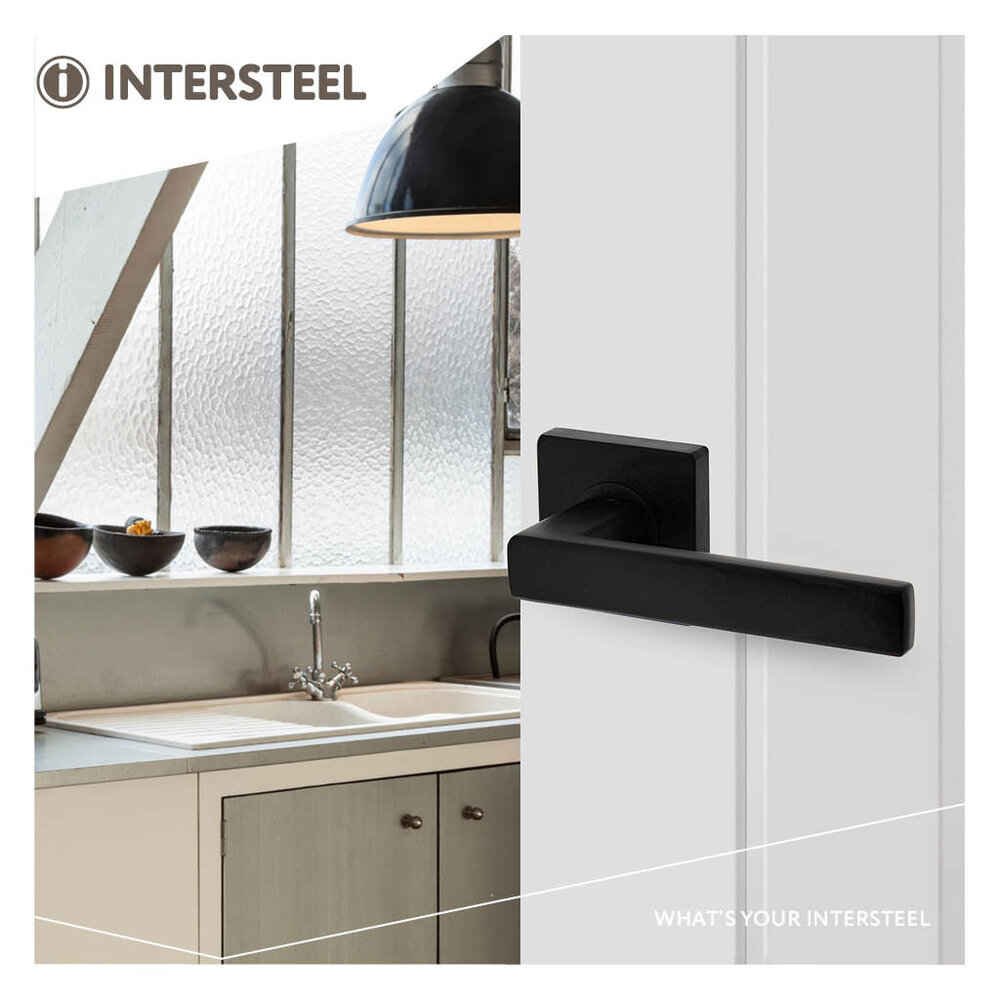 Intersteel Deurklink Hera op vierkant rozet mat zwart
