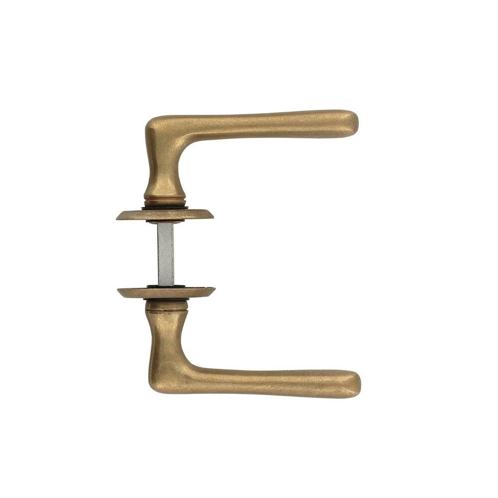 Intersteel Deurklink Trento met ronde rozet 50x5mm messing getrommeld Intersteel Deurklink Trento met ronde rozet 50x5mm messing getrommeld