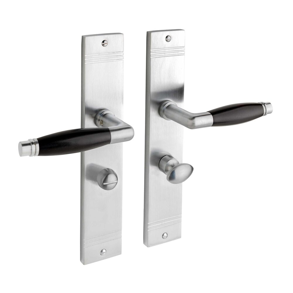 De Oude Deurklink Geveerde klassieke deurklink mat nikkel op schild met wc slot 63/8 mm De Oude Deurklink Geveerde klassieke deurklink mat nikkel op schild met wc slot 63/8 mm