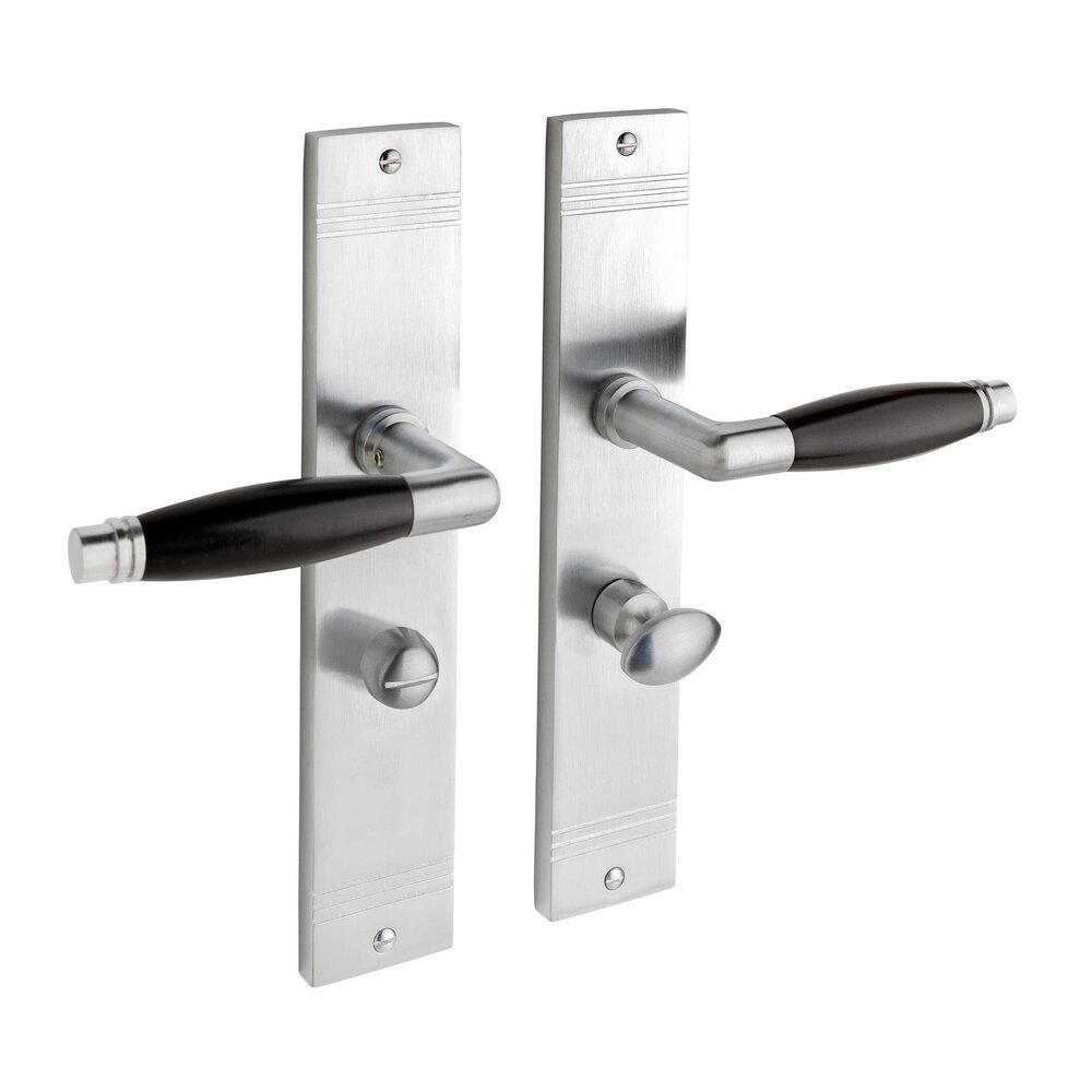 De Oude Deurklink Geveerde klassieke deurklink mat nikkel op schild met wc slot 63/8 mm De Oude Deurklink Geveerde klassieke deurklink mat nikkel op schild met wc slot 63/8 mm