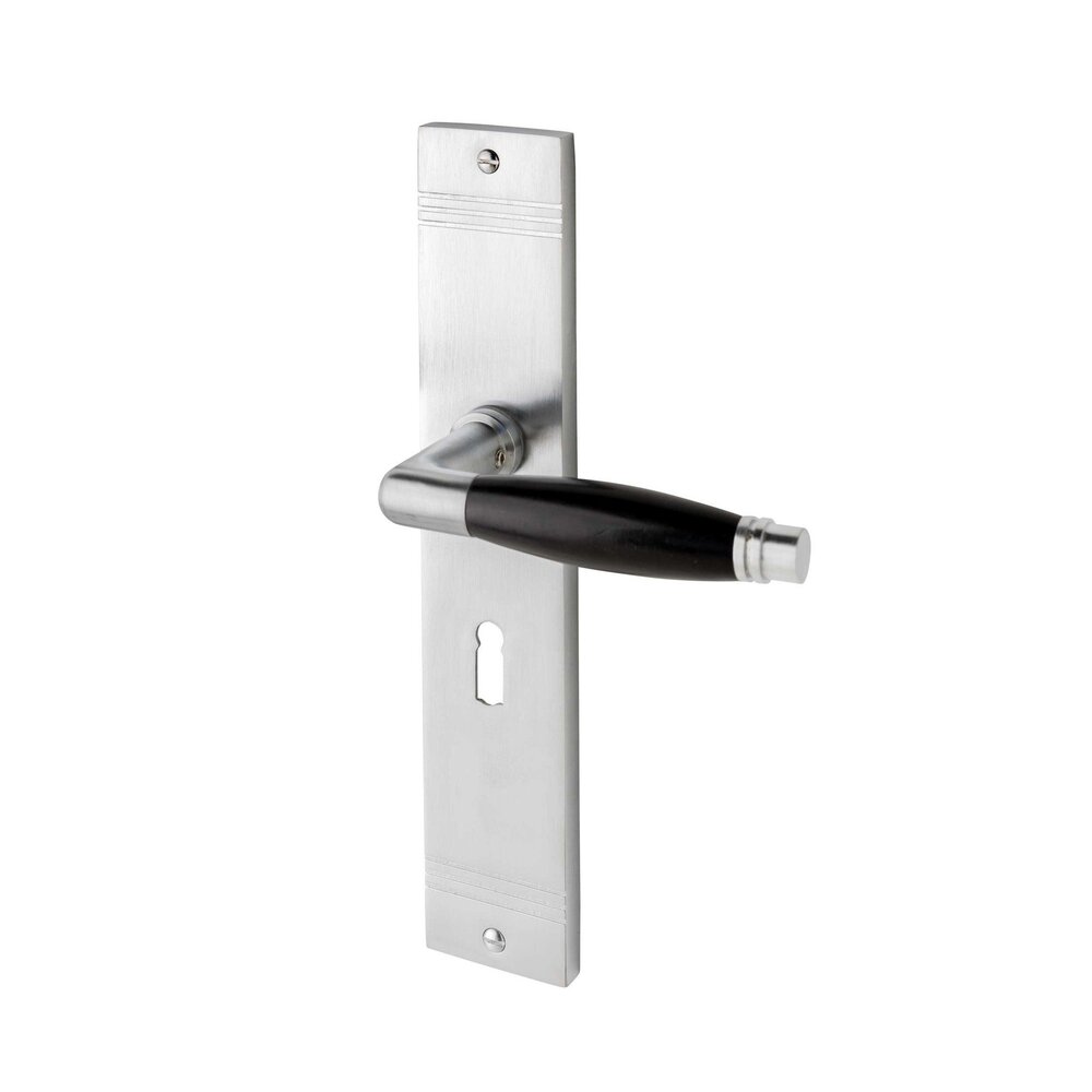 De Oude Deurklink Geveerde klassieke deurklink op schild mat nikkel met sleutelgat 55mm De Oude Deurklink Geveerde klassieke deurklink op schild mat nikkel met sleutelgat 55mm