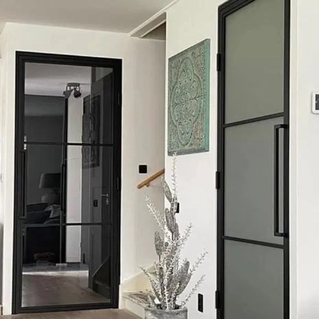 Loftdeur Stalen Scharnierdeur met helder glas