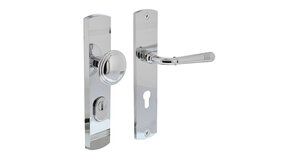 Intersteel Voordeurbeslag Emily op schild 72mm verchroomd met kerntrekbeveiliging Intersteel Voordeurbeslag Emily op schild 72mm verchroomd met kerntrekbeveiliging