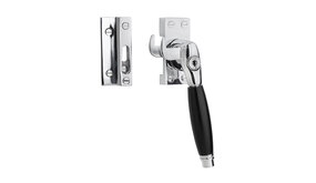 De Oude Deurklink Klassieke raamsluiting glanzend nikkel met slot en ventilatiestand rechts De Oude Deurklink Klassieke raamsluiting glanzend nikkel met slot en ventilatiestand rechts