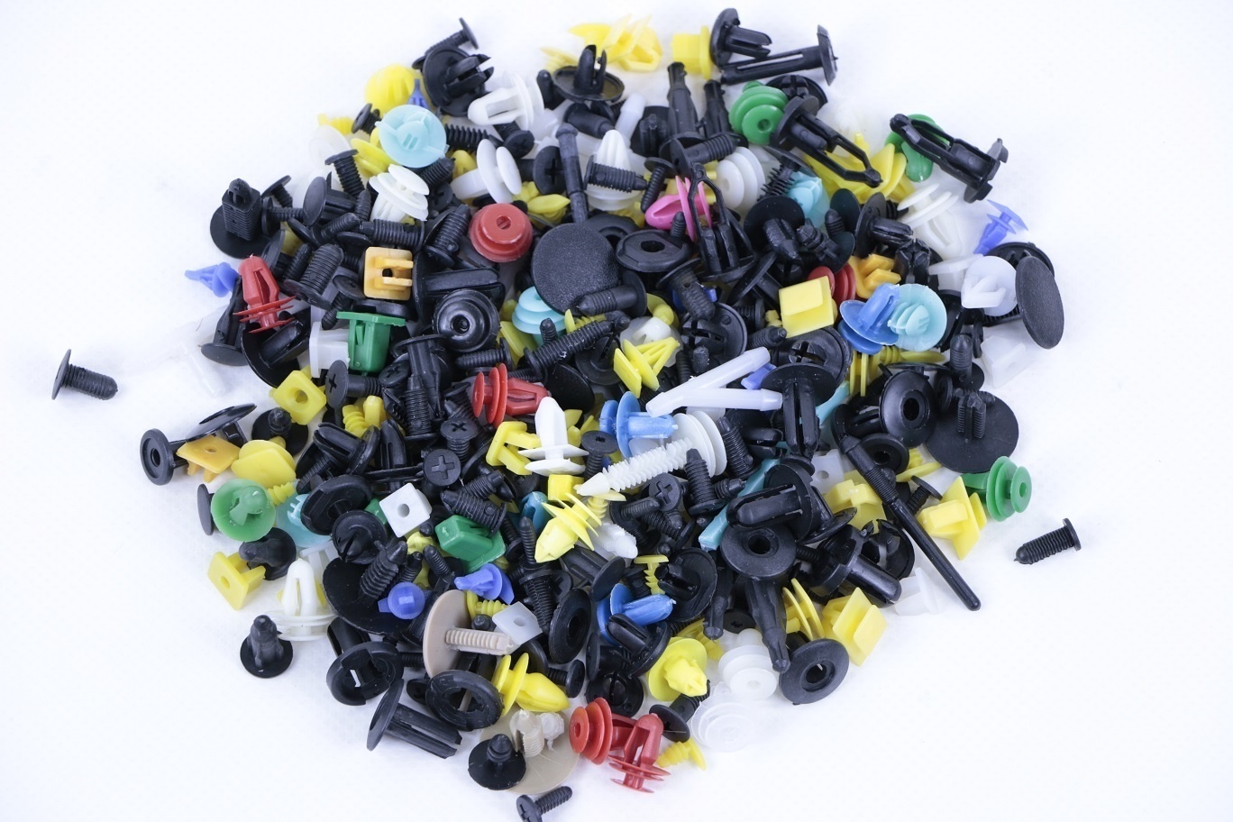 Assortiment de 100 clips de garniture mixtes TM