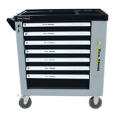 Chariot à outils TM rempli de 262 pièces avec 7 tiroirs et porte avec inserts en mousse.