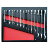 Chariot à outils TM rempli de 262 pièces avec 7 tiroirs et porte avec inserts en mousse.