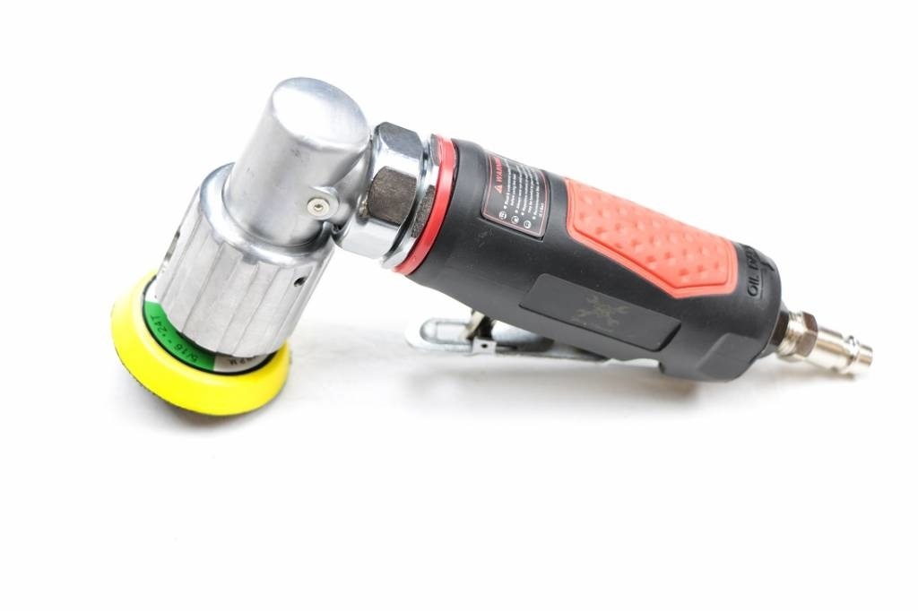 Ce puissant outil pneumatique est équipé d'une ponceuse excentrique de 50 mm avec système de fixation par bande velcro.