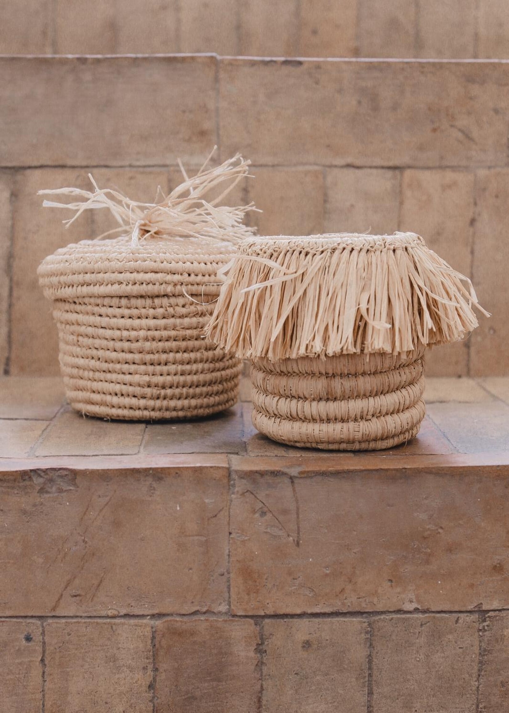 Raffia mandje met deksel en tassel