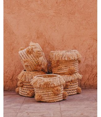 Raffia fringe pompom mand