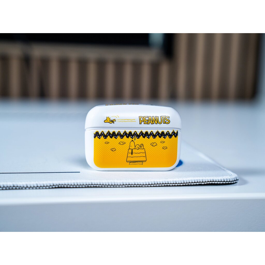 Snoopy (Peanuts) Snoopy - Peanuts - wireless earbuds - charging case stand