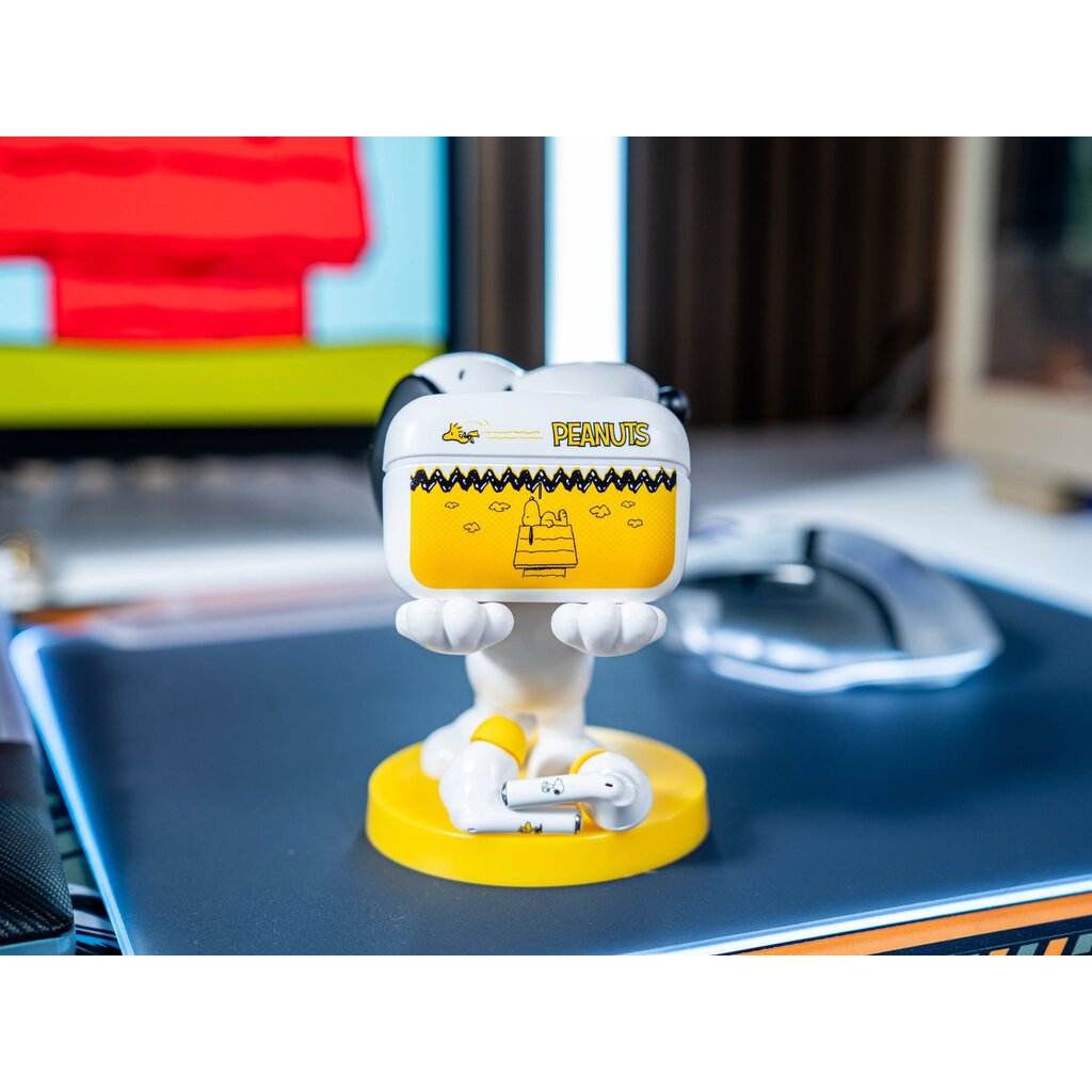 Snoopy (Peanuts) Snoopy - Peanuts - wireless earbuds - charging case stand
