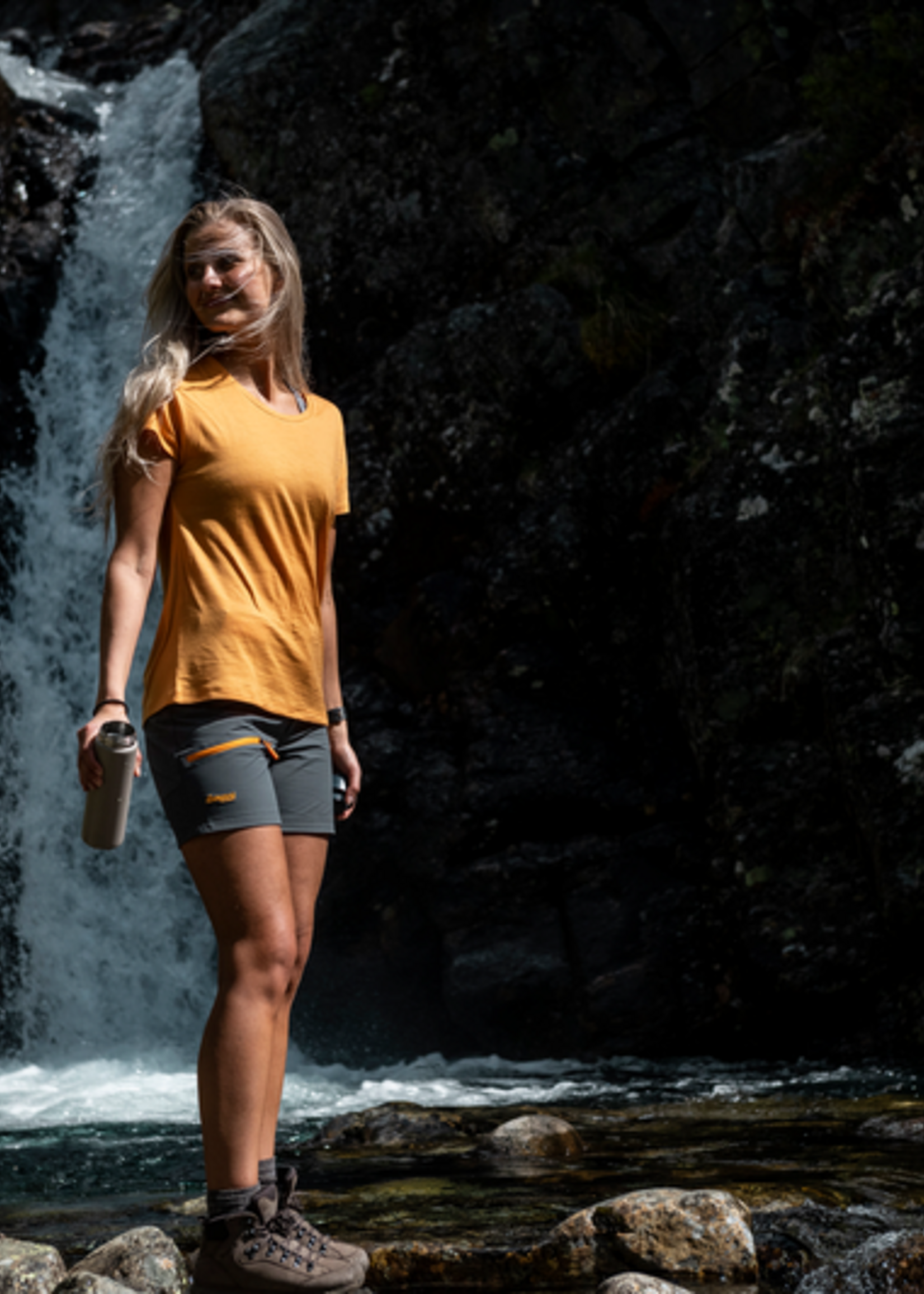 Bergans of Norway Cecilie Mtn Softshell Shorts - Solid Dunkelgrau/Wolkenbeere Gelb