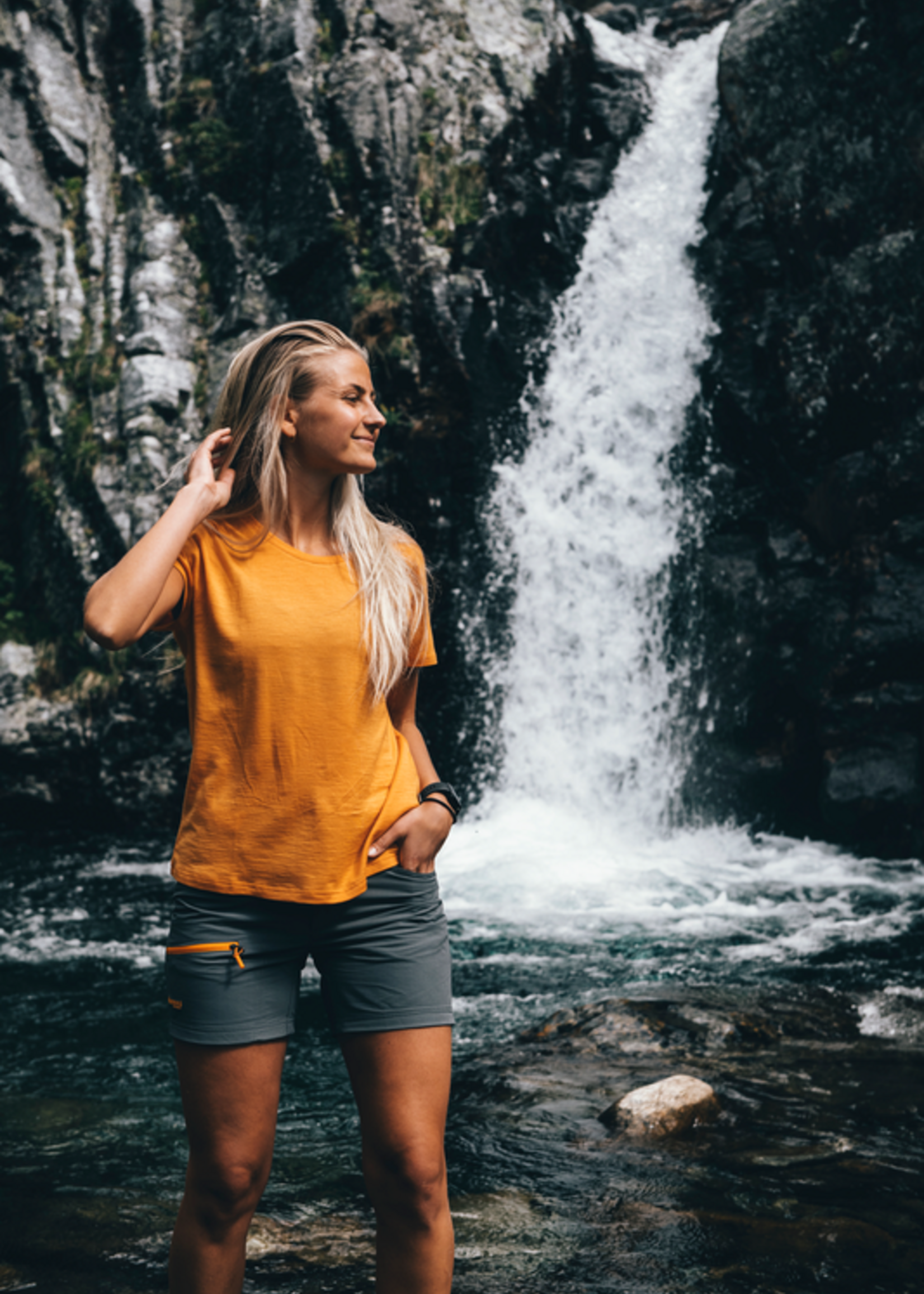 Bergans of Norway Cecilie Mtn Softshell Shorts - Solid Dunkelgrau/Wolkenbeere Gelb