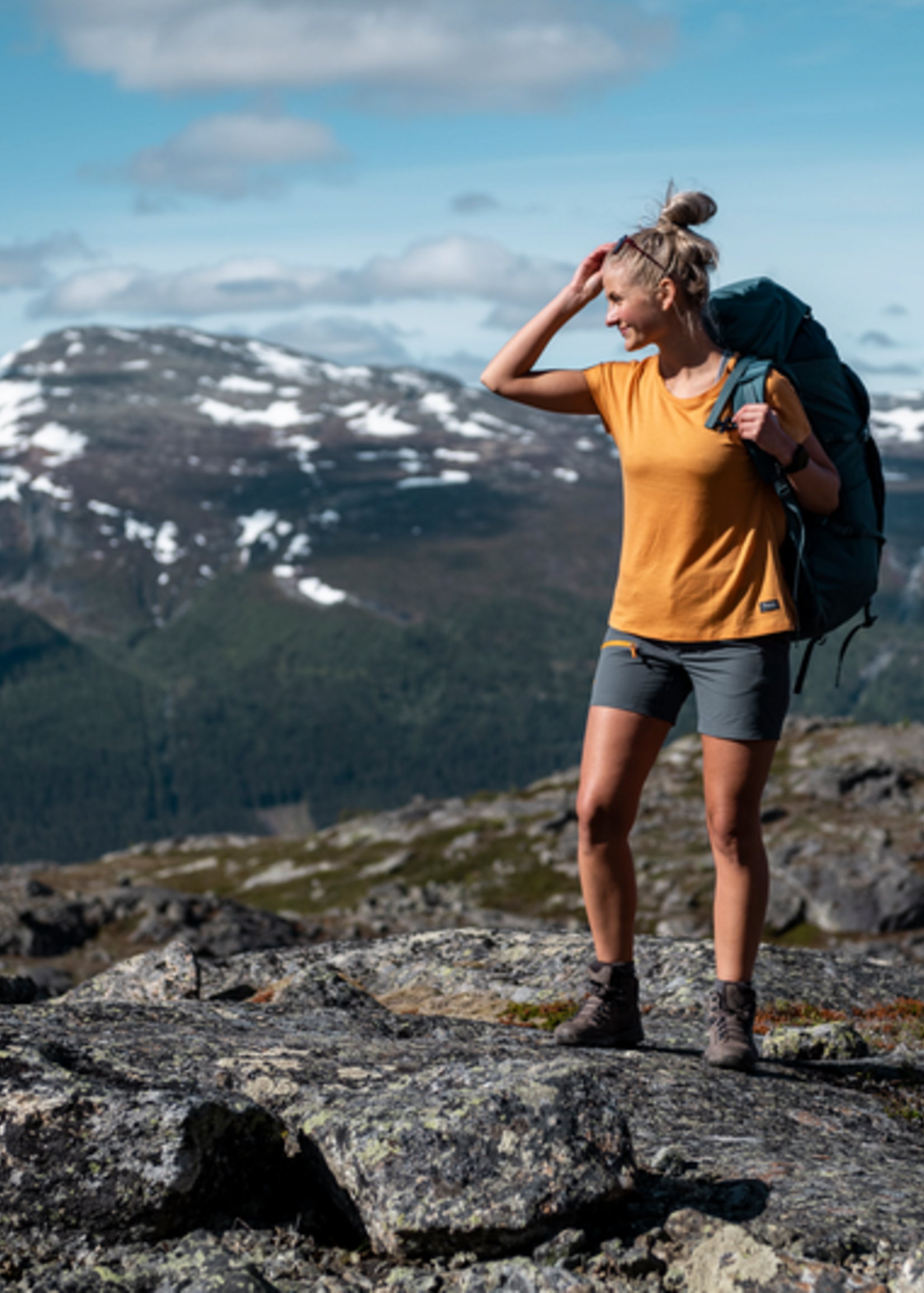 Bergans of Norway Cecilie Mtn Softshell Shorts - Solid Dunkelgrau/Wolkenbeere Gelb