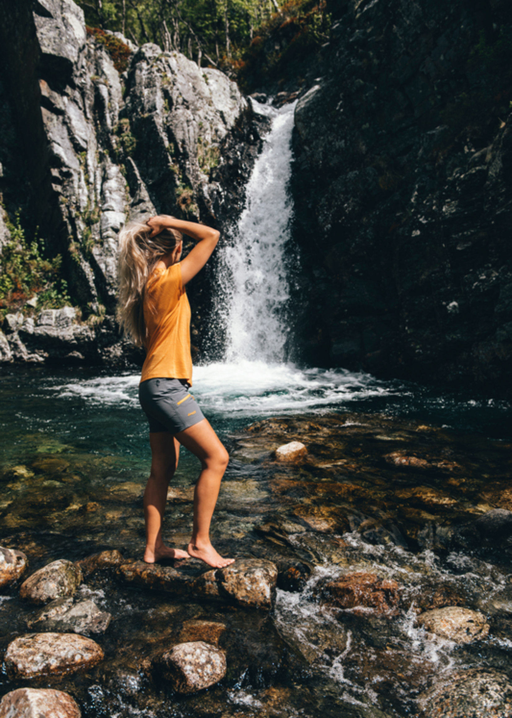 Bergans of Norway Cecilie Mtn Softshell Shorts - Solid Dunkelgrau/Wolkenbeere Gelb