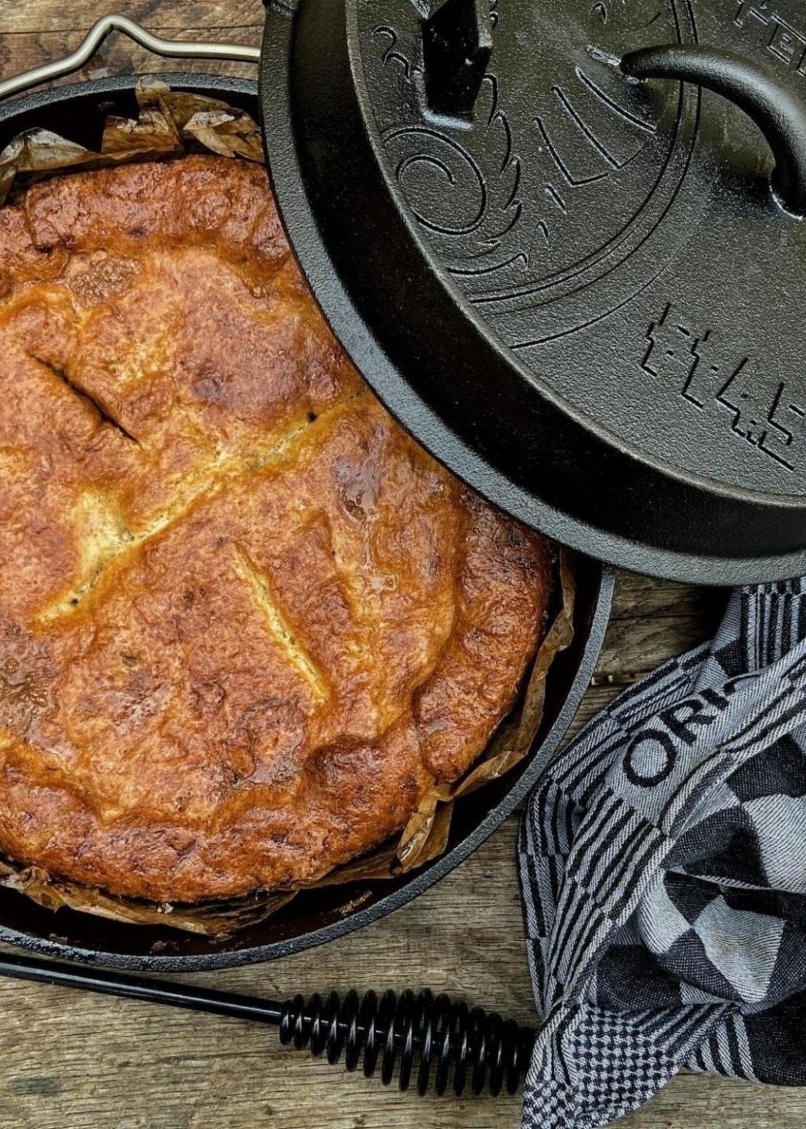 Petromax Dutch Oven FT4.5-4.5QT - Feuertopf ohne Füße