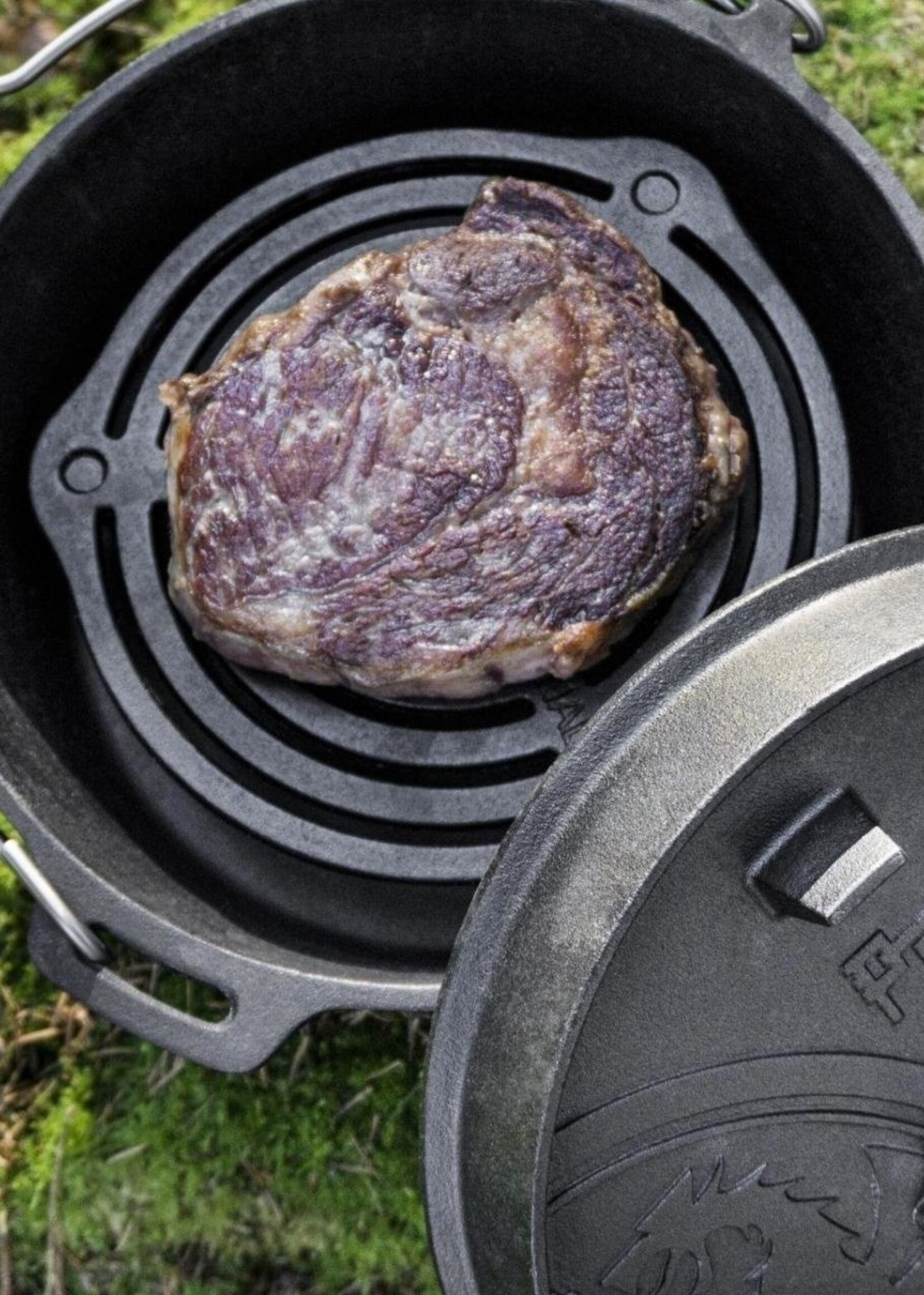 Petromax Dutch Oven FT4.5-4.5QT - Feuertopf mit Füßen