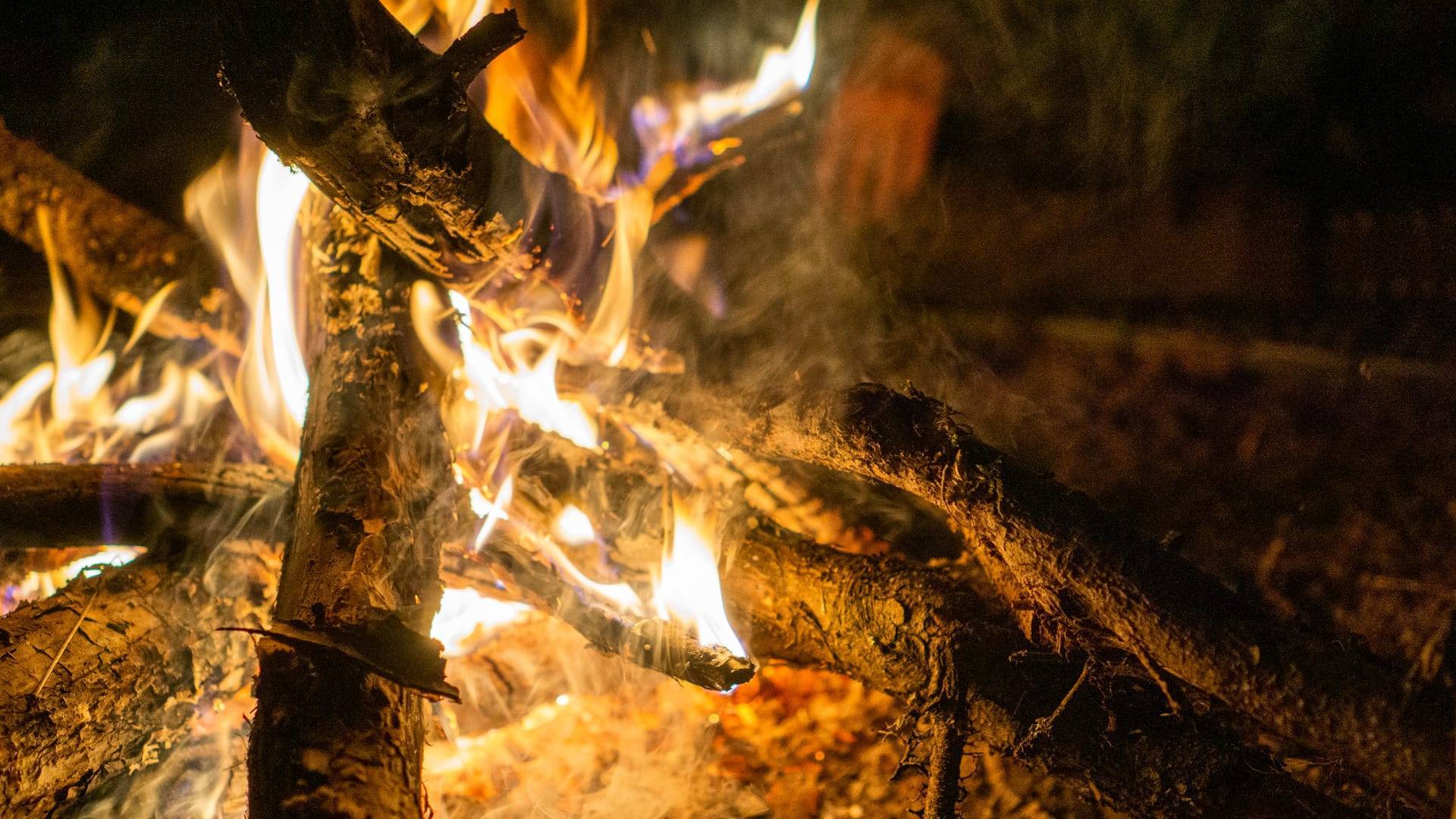 Chili con Carne aus dem Dutch Oven - Leckeres Campinggericht ...