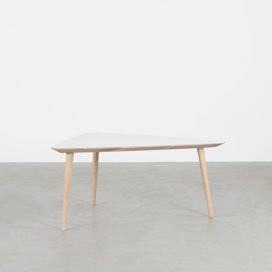 Sav & Økse Tomrer Coffee Table Triangle Oak Whitewash